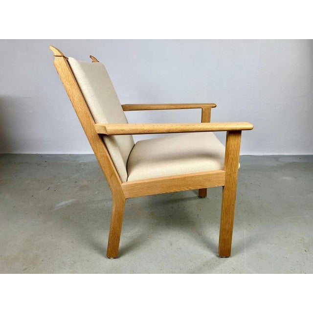 Set of Danish GE-284 Jubilee Lounge Chairs in Oak by Hans J. Wegner for Getama, 2003 For Sale - Image 6 of 14
