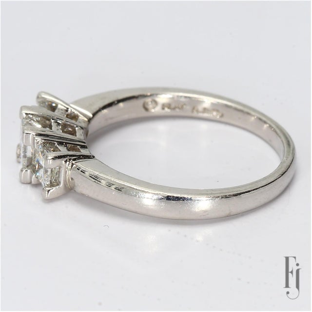 Platinum Three-Stone Ring With Princess Cut Diamond Diamonds - Size 7.75 For Sale - Image 4 of 7