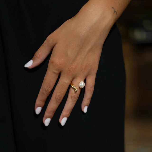 Divine Touch Pearl Gold Ring, Size 5 For Sale - Image 9 of 12