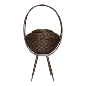 Italian Sewing Basket With Splay Legs