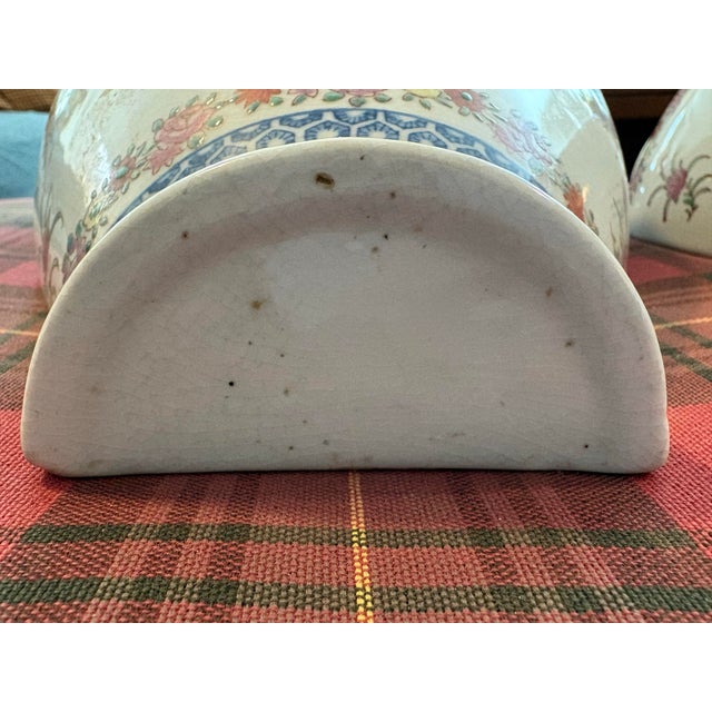 Vtg. Italian Majolica Heraldic Wall Pocket Vases – Large Hand‑Painted Pair With Cracklelure - British Colonial - Chinoiserie - European - See Photos! For Sale - Image 10 of 11