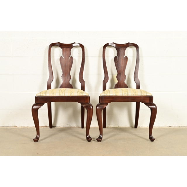 An outstanding pair of Queen Anne or Georgian style side chairs or dining chairs By Henkel Harris USA, Circa 1970s Solid...