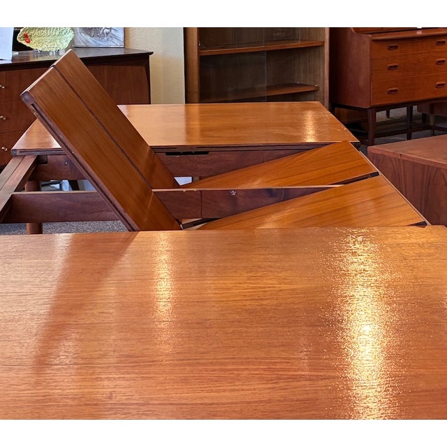 European Mid 20th Century Extending Dining Table With Double Butterfly Leaf by McIntosh, c.1960 For Sale - Image 17 of 17
