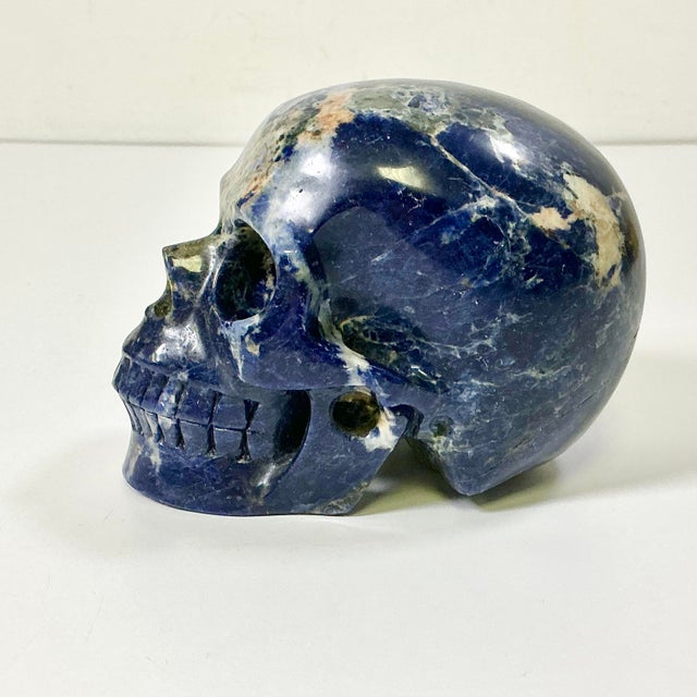 1970s Vintage Abstract Expressionism Boho Chic Hand Carved Navy Sodalite Stone Skull Sculpture, Halloween For Sale - Image 6 of 15