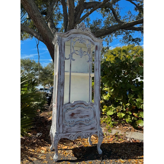 1970s French Louis XV Style Distressed White Vitrine Display Cabinet For Sale - Image 9 of 9