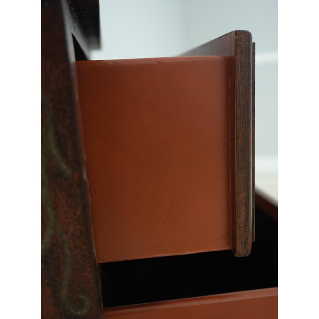 Pair of Venetian Paint Decorated 2 Drawer End Tables Nightstands For Sale In Philadelphia - Image 6 of 16