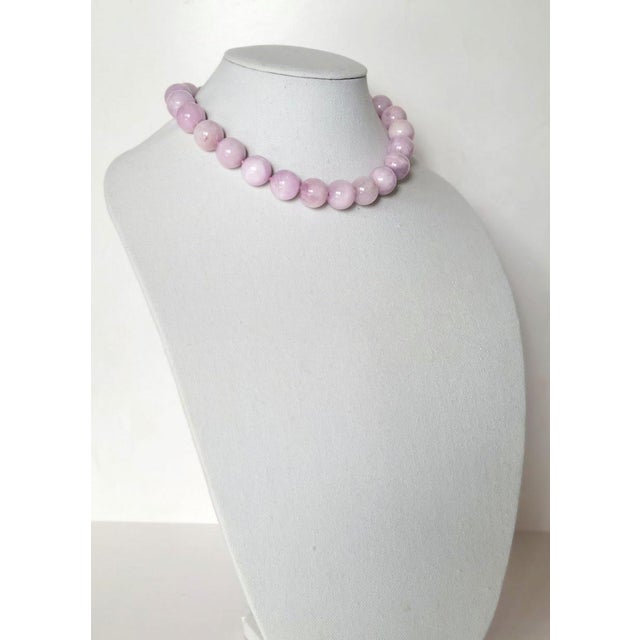 2020s Natural Pink Kunzite Beaded Necklace With Kunzite Cabochon Clasp For Sale - Image 5 of 10