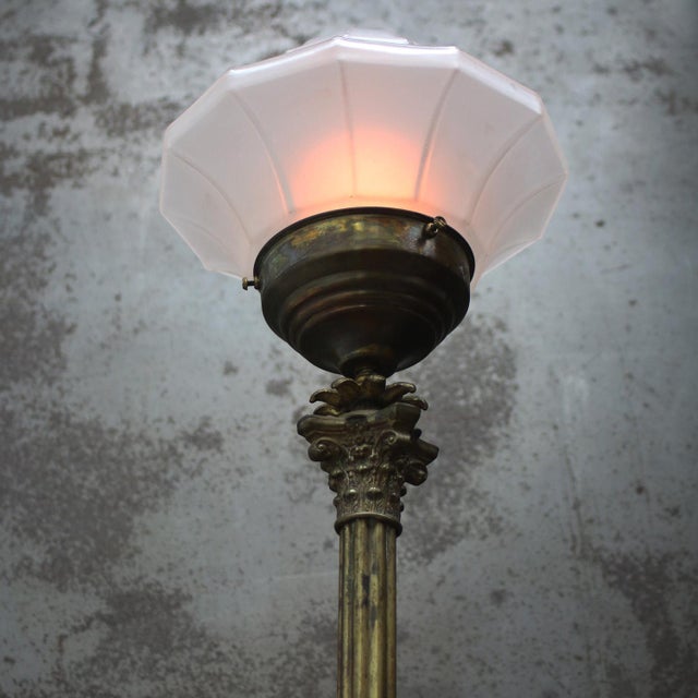 Art deco table or desk lamp with reeded etched frosted glass diameter glass 21.5 cm available with uk / us plug e26 / e27...