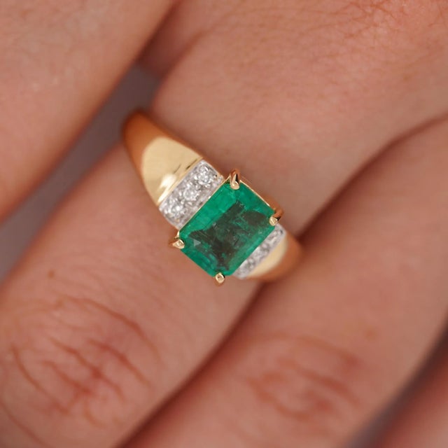 Green 1.60 Carat Emerald & Diamond 14k Gold Classic Set Ring, Size 7.25 For Sale - Image 8 of 8