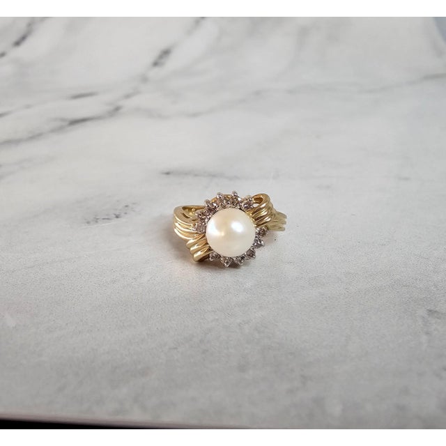 Contemporary Pearl Diamond Halo Ring .25cttw 14K Yellow Gold, Size 7 For Sale - Image 3 of 4