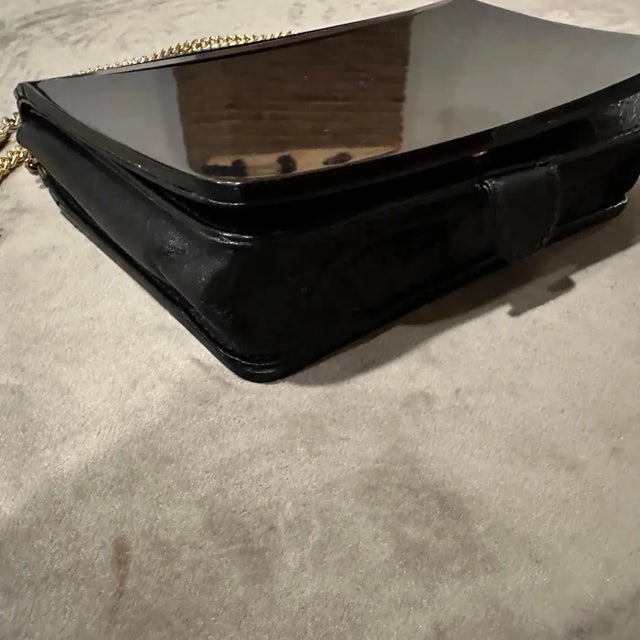 1960s Black Leather and Bakelite Italian Evening Bag For Sale - Image 6 of 9