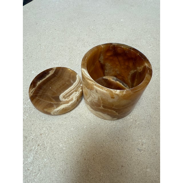 Italian Italian Marble Lidded Box in Honey and Cream Tones, 1970s For Sale - Image 3 of 5