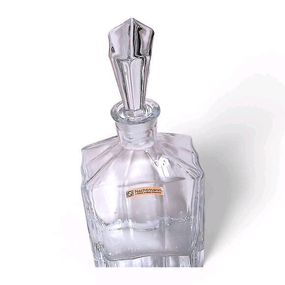 The Nachtmann Decanter is a luxurious and classy drinkware decanter with topper, perfect for whiskey enthusiasts. Handmade...