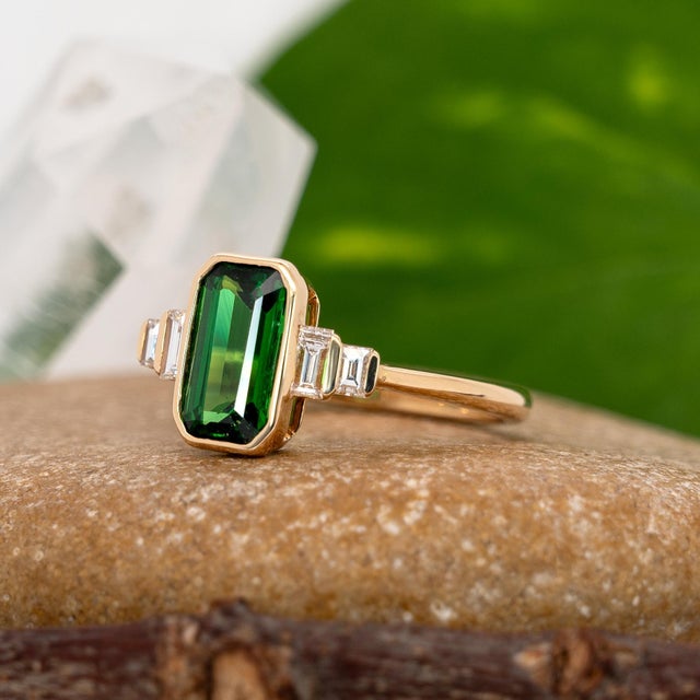 2020s 1.5cts Tsavorite Garnet Ring With Natural Diamond Accents: Solid 14k Gold, Size 6.75 For Sale - Image 5 of 8