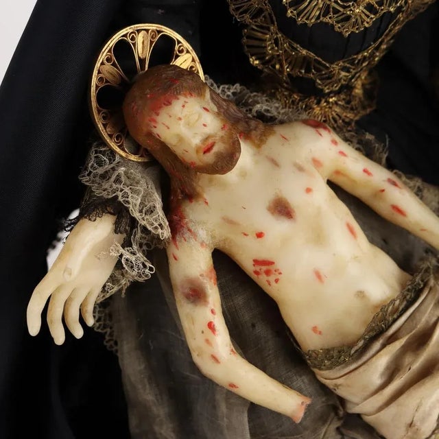 Our Lady of Sorrows Figurine in Wax and Fabric, Italy, 1800s For Sale - Image 5 of 10