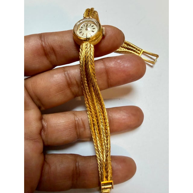 Corum. A lady's 18K gold Multiple Chain bracelet watch 38.5 Gm, 7.25 " Vintage For Sale - Image 12 of 18