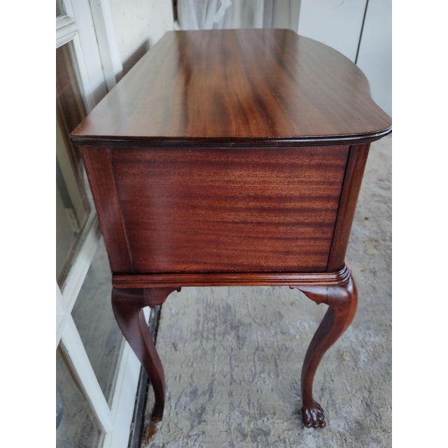 Queen Anne Mid-18th Century English Queen Anne Style Mahogany Lowboy For Sale - Image 3 of 12