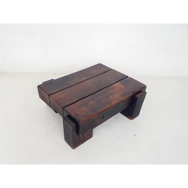 Heavy solid oak coffee table with a nice patina. The top of the table rests on the four feet. So the feet can be placed...