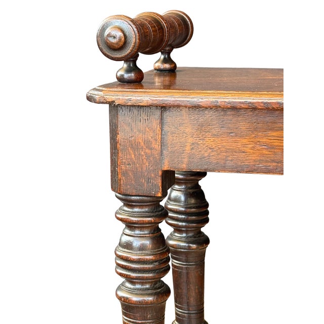 English Hall Bench or Window Seat of Patinated Oak From the 19th Century For Sale - Image 9 of 12