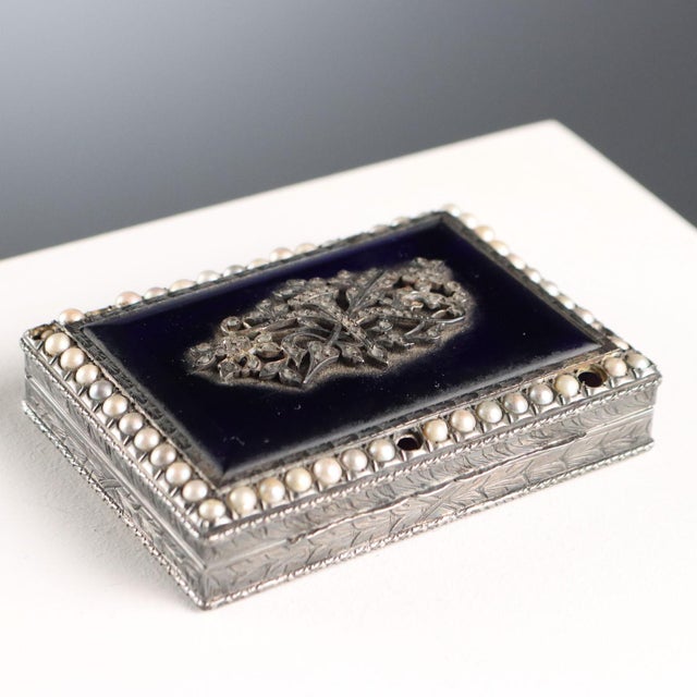 Snuffbox in Silver with Glass and Beads For Sale - Image 11 of 11