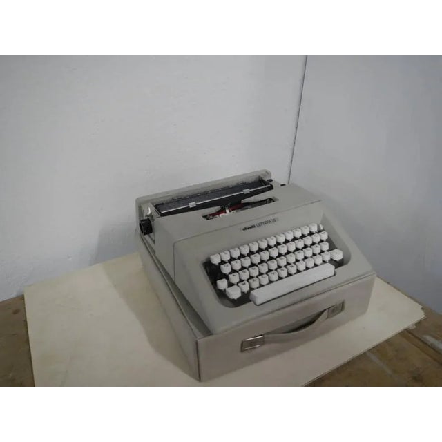 Typwriter by Mario Bellini for Olivetti Synthesis, 1974, in Very Good conditions. Designed 1970 to 1979 This piece has an...