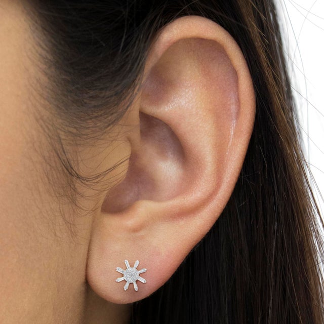 Early 21st Century 10k Yellow Gold Round and Baguette Diamond Stud Earring (0.50 cttw, H-I Color, I2-I3 Clarity) For Sale - Image 5 of 6