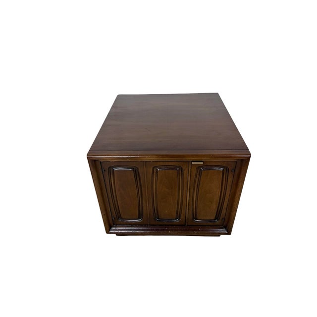 A distinctive mid-century cabinet end table from Broyhill Premier’s Emphasis collection, this compact storage piece...