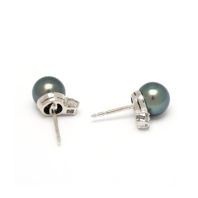 Modern 0.35ctw Tahitian Pearl & Diamond Stud Earrings, 14k White Gold, Length .5 In., Pair For Sale - Image 3 of 4