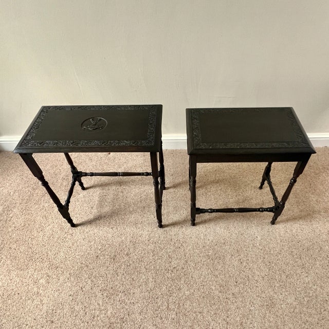 English Late Victorian Dyed and Carved Walnut Nesting Tables with Ivy Borders and Stag Emblem, 1890s, Set of 2 For Sale - Image 14 of 18