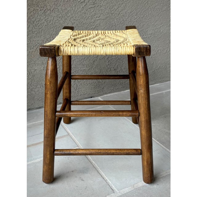 Mid 20th-Century Refined Rustic Maple Wood Mortise & Tenon Fiber Rush Saddle Seat Bench / Stool For Sale - Image 9 of 18