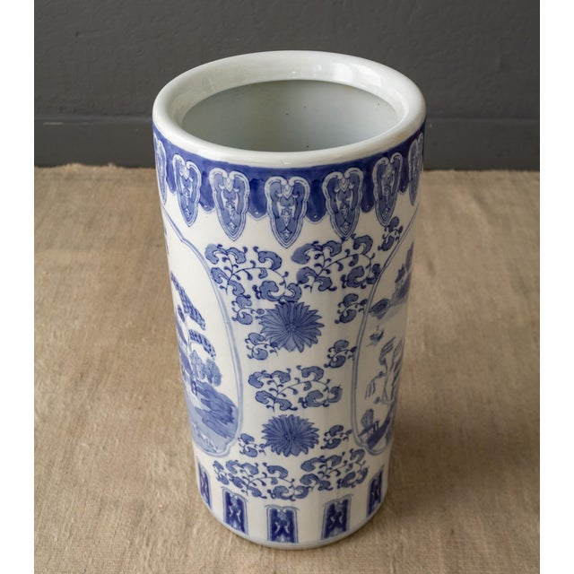 Blue Willow Chinoiserie Ceramic Umbrella Stand For Sale - Image 10 of 16
