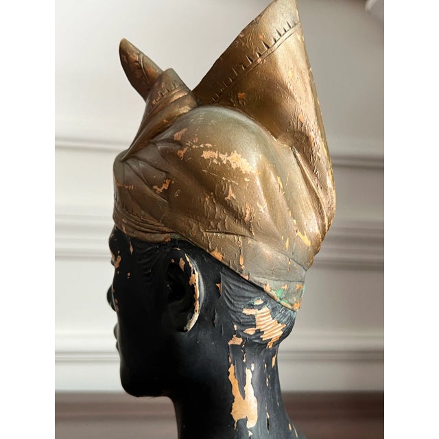 Antique and Rare Indonesian Klungkung Warrior Bust – Balinese Carved Wood Statuette Figurine For Sale - Image 4 of 9