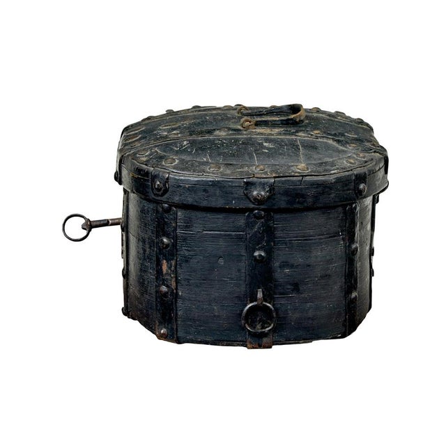 Baroque Scandinavian Folk Art Handmade Pine Box, 1830 For Sale - Image 3 of 7