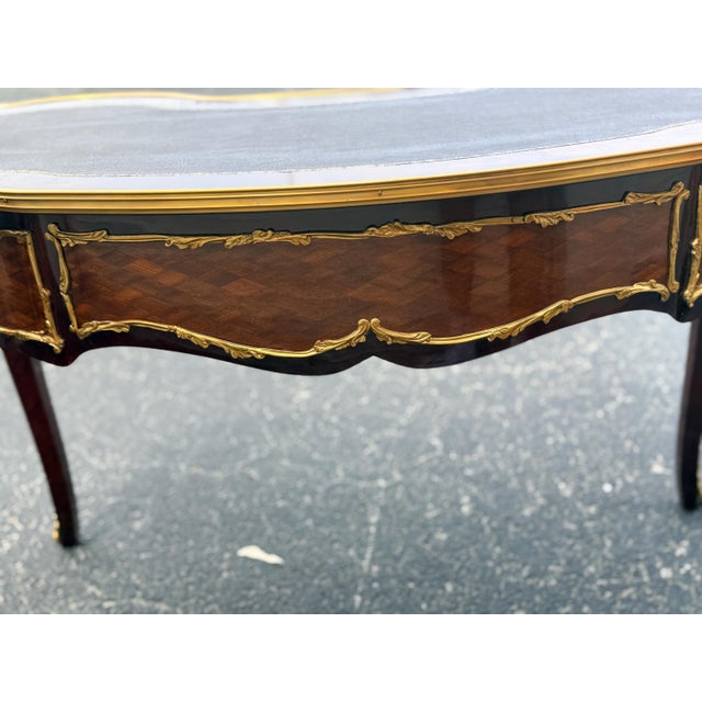 Wood 1960s French Louis XV Rococo Bureau Plat Writing Desk For Sale - Image 7 of 10