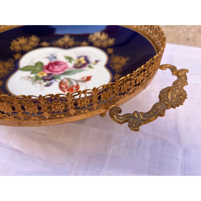 Ceramic French Centerpiece in Hand-Decorated Ceramic and Brass, 1900s, 1890s For Sale - Image 7 of 8