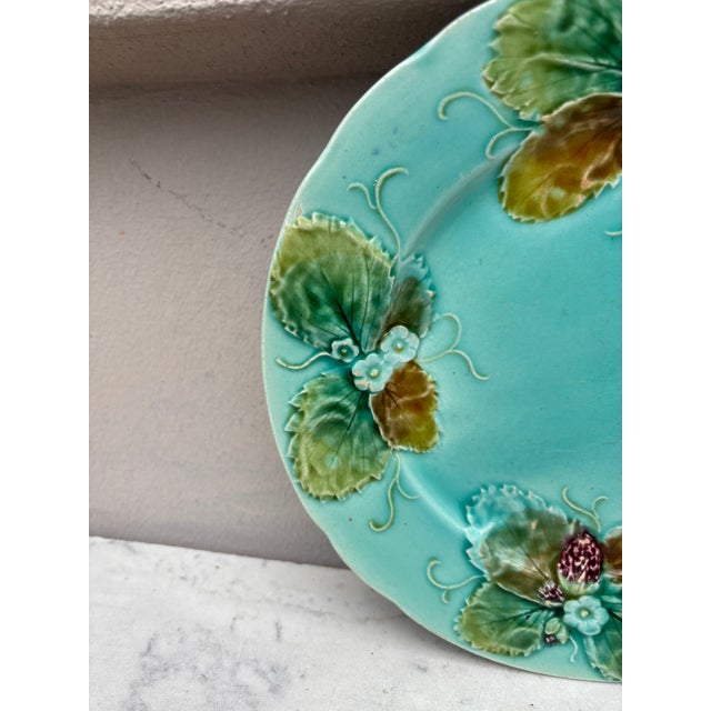 French Country French Majolica Strawberries Plate Luneville, Circa 1880 For Sale - Image 3 of 5
