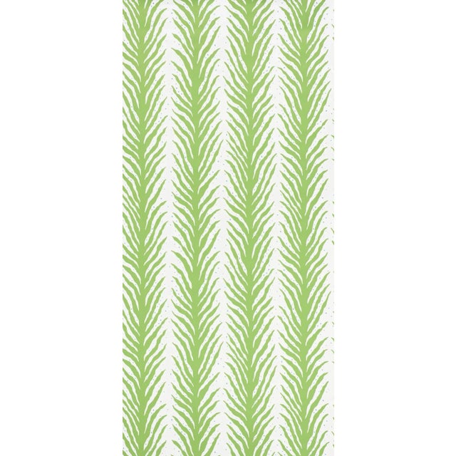 Contemporary Schumacher X Celerie Kemble Creeping Fern Wallpaper in Moss For Sale - Image 3 of 5