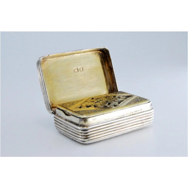George V Fluted Silver and Gold Vinaigrette Box For Sale - Image 4 of 11
