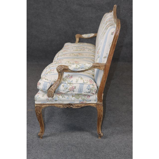 French French Louis XV Style Distressed Painted Settee Circa 1900 For Sale - Image 3 of 12