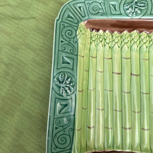 Up for consideration is a beautiful hand painted stoneware asparagus tray. This would look lovely in your home and it is a...
