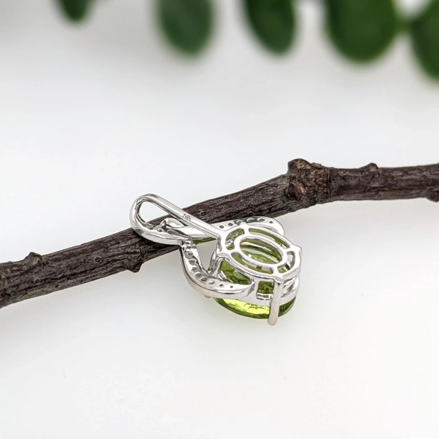 Green 4.4ct Peridot Pendant with Earth Mined Diamonds in Solid 14K Gold Oval 11x9mm For Sale - Image 8 of 10