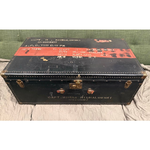 Rare 1950s Vintage Yale Military Field Trunk Nyc Original Name and Stenciling For Sale - Image 11 of 12