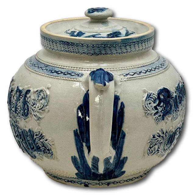Antique American Stoneware Boston Home the of the Bean & Spirit of 76 Bunker Hill Baked Bean Pot in Pristine Condition For Sale - Image 11 of 18