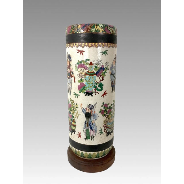 The Chinese Warriors Umbrella Stand, 1950s, Beige Crackle Ge Ware With Gold / Gilt Work, Signed Chenghua For Sale In Tampa - Image 6 of 13