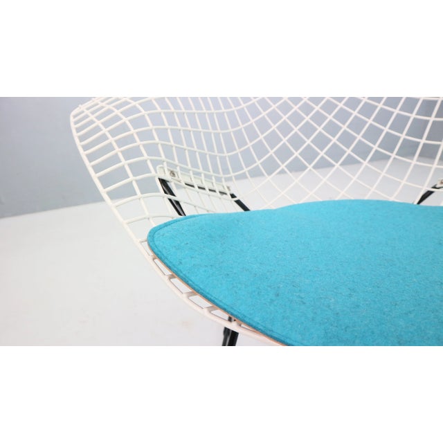 Diamond Chair in White and Black Metal by Harry Bertoia, 1960s For Sale - Image 10 of 16