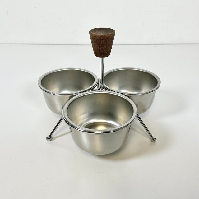 My mother had one of these that was very similar, but slightly different. She used it all the time. Mostly for three...