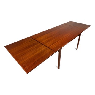 Danish Mid-Century Modern Expansion Dining Table Attributed to Johannes Andersen for Udlum Mobelfabrik in Teak, Denmark, C. 1960s For Sale