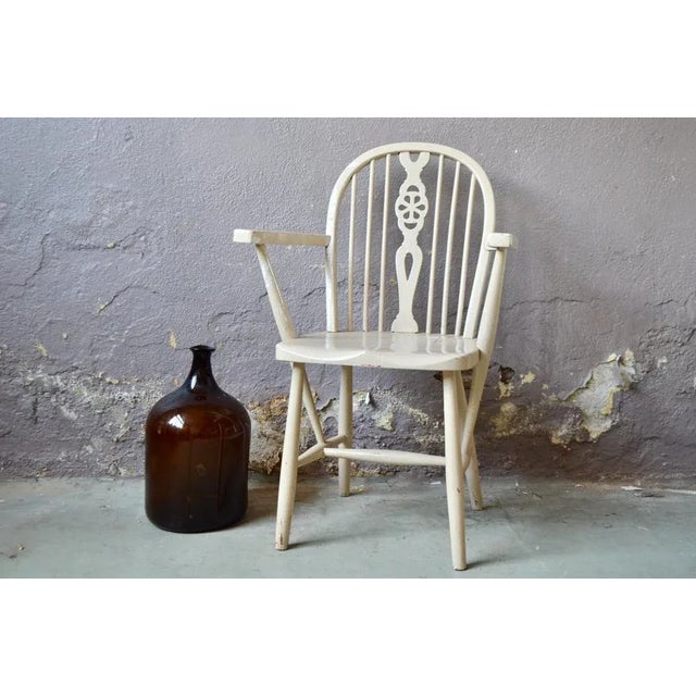 In a traditional English style, this bohemian armchair charms us with its rounded shape and its country chic look. Made of...