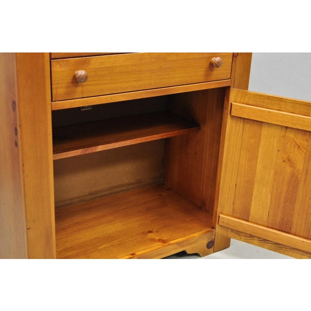 Vintage Broyhill Usa Colonial Style Pine Wood Washstand Side Table Cabinet For Sale - Image 15 of 16