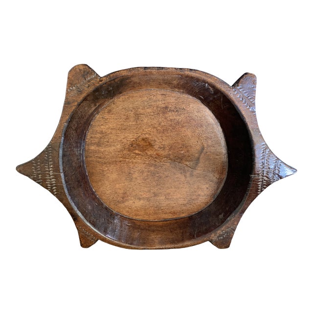 Early 20th Century Wood Hand Carved Artisanal Tribal Tray For Sale